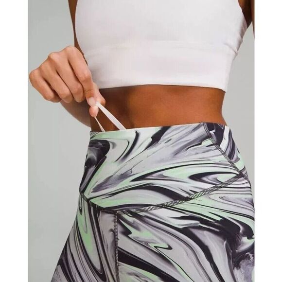 Lululemon LW7CF8S Women's Sz 2 Paint Warp Multi Base Pace High-Rise 8" Shorts - Picture 13 of 14